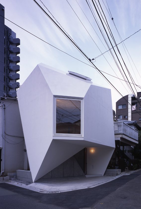 Reflection of Mineral, a small minimalist house by Atelier Tekuto | www.facebook.com/SmallHouseBliss