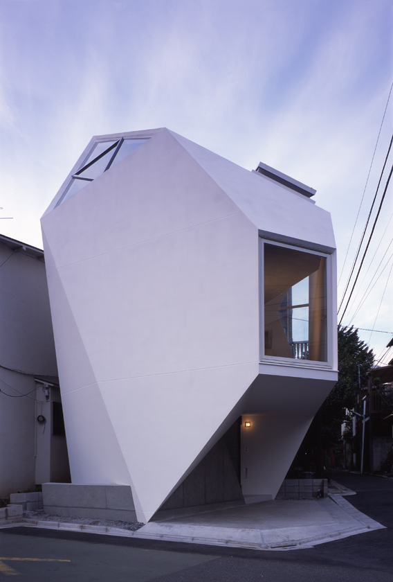 Reflection of Mineral, a small minimalist house by Atelier Tekuto | www.facebook.com/SmallHouseBliss
