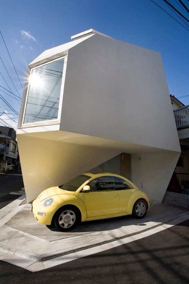 Reflection of Mineral, a small minimalist house by Atelier Tekuto | www.facebook.com/SmallHouseBliss