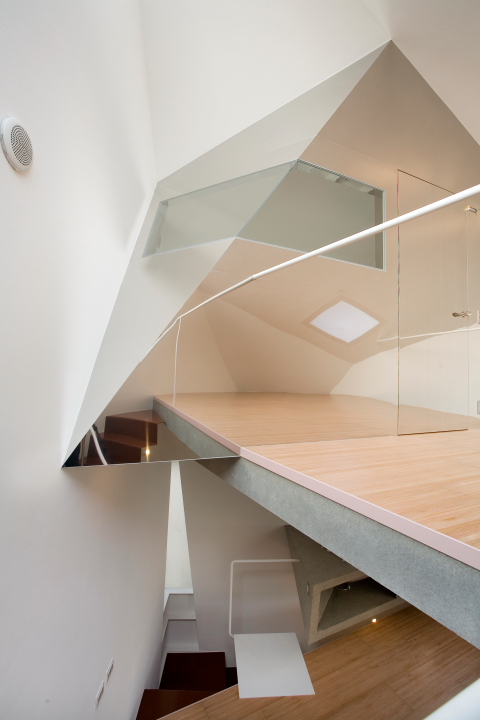 Reflection of Mineral, a small minimalist house by Atelier Tekuto | www.facebook.com/SmallHouseBliss