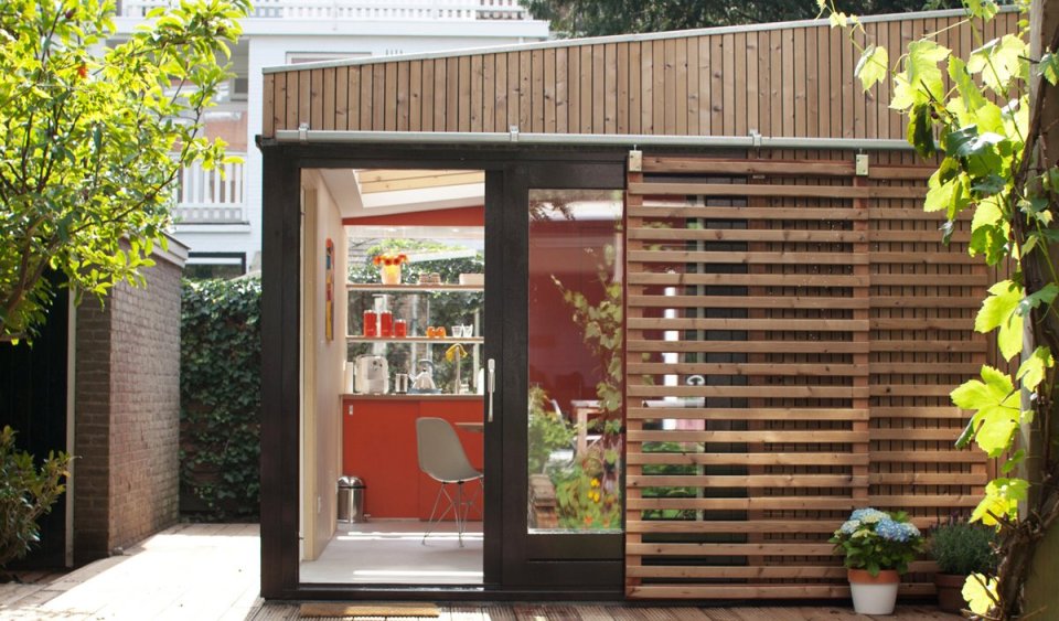 This modern garden retreat serves as a guest house and as a home office. | www.facebook.com/SmallHouseBliss