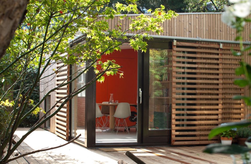 This modern garden retreat serves as a guest house and as a home office. | www.facebook.com/SmallHouseBliss