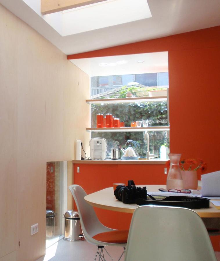 This modern garden retreat serves as a guest house and as a home office. | www.facebook.com/SmallHouseBliss