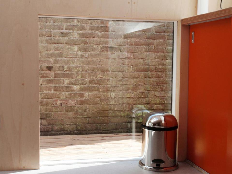 This modern garden retreat serves as a guest house and as a home office. | www.facebook.com/SmallHouseBliss