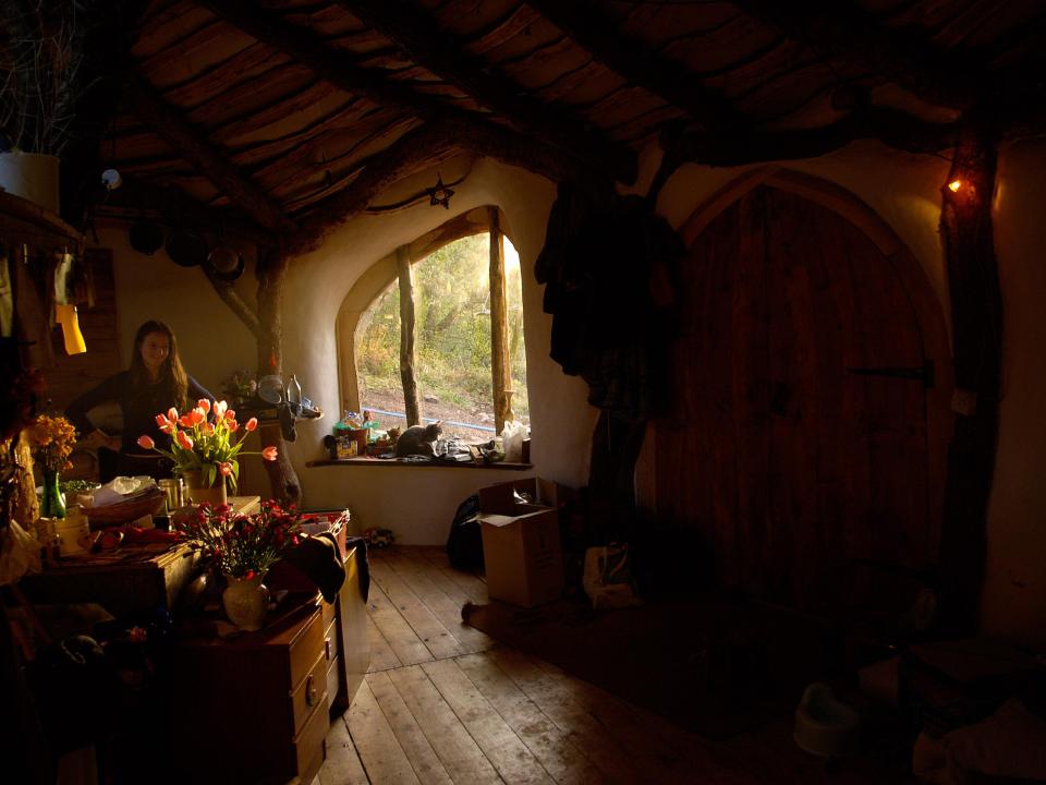 Straw bale and earth-sheltered hobbit house by Simon Dale. | www.facebook.com/SmallHouseBliss