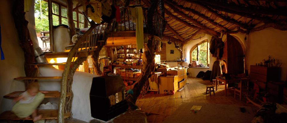Straw bale and earth-sheltered hobbit house by Simon Dale. | www.facebook.com/SmallHouseBliss