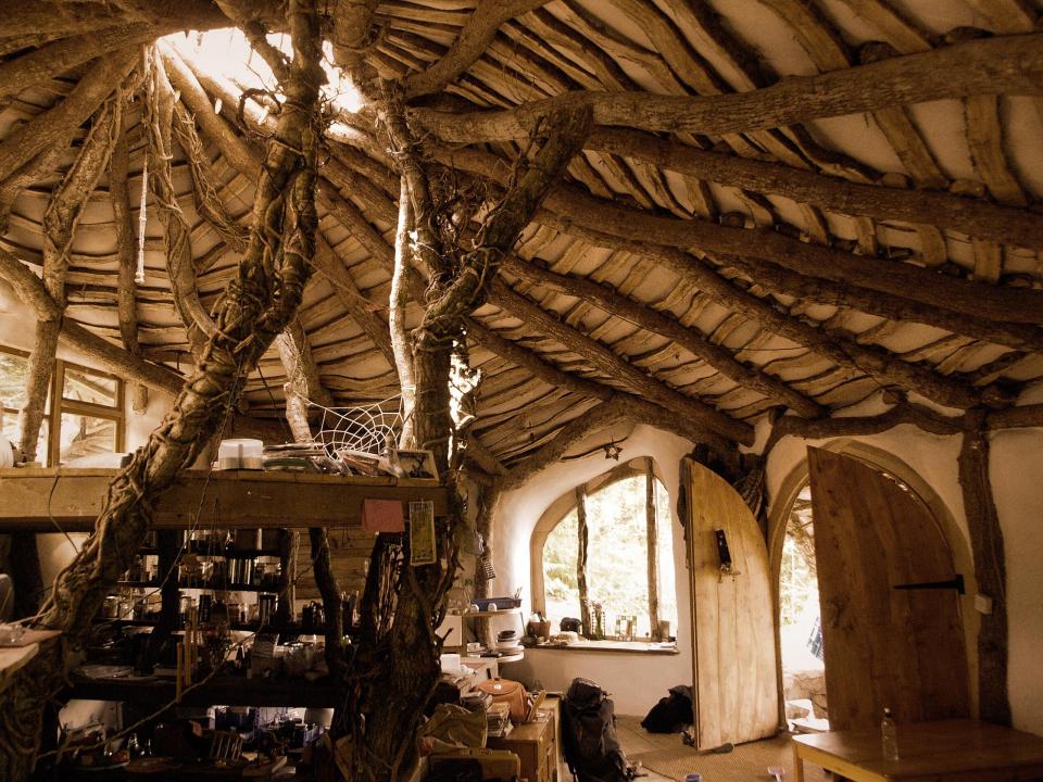 Straw bale and earth-sheltered hobbit house by Simon Dale. | www.facebook.com/SmallHouseBliss