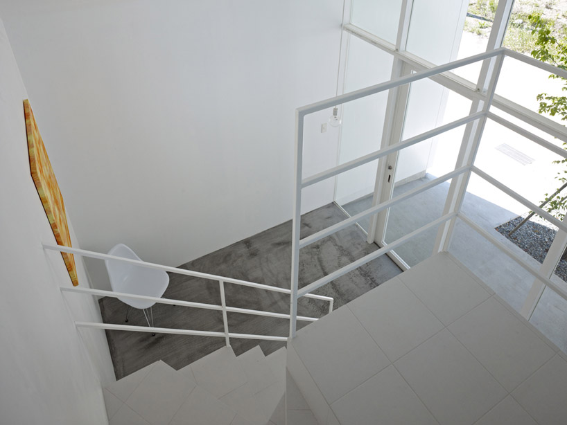 "47% House" seamlessly integrates outdoor and indoor spaces. It has 3 bedrooms in 1,052 sq ft. | www.facebook.com/SmallHouseBliss