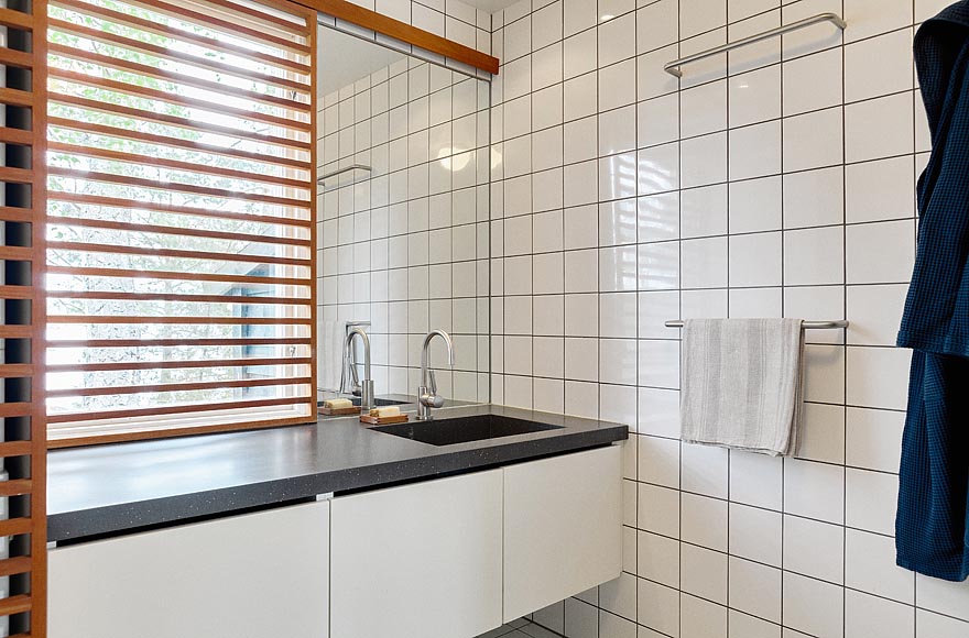 A Mid-Century Modern house in Sweden with 4 bedrooms in 1,130 sq ft. | | www.facebook.com/SmallHouseBliss