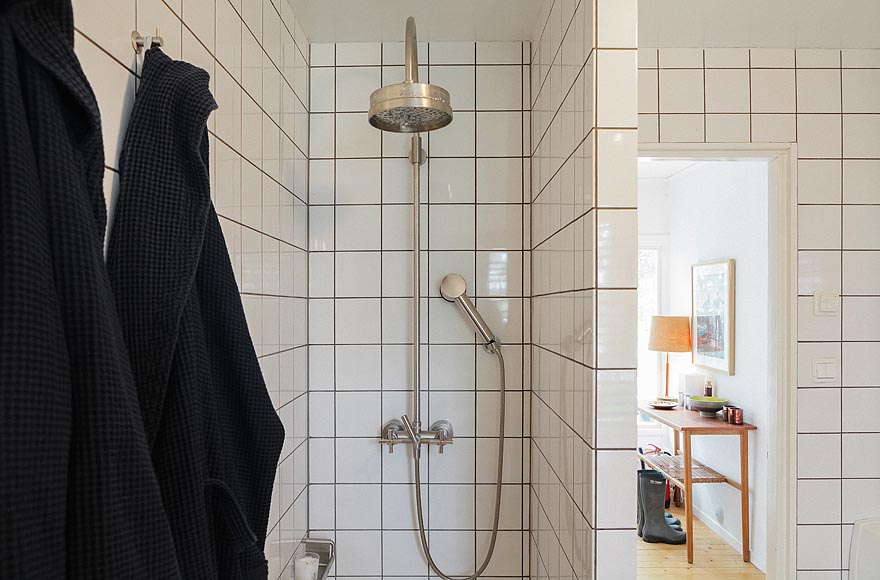 A Mid-Century Modern house in Sweden with 4 bedrooms in 1,130 sq ft. | | www.facebook.com/SmallHouseBliss