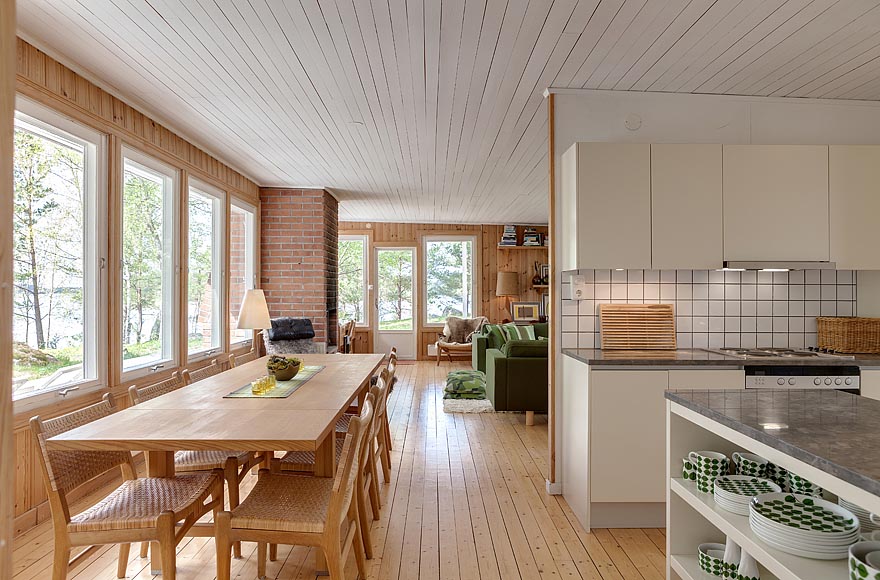 A Mid-Century Modern house in Sweden with 4 bedrooms in 1,130 sq ft. | | www.facebook.com/SmallHouseBliss