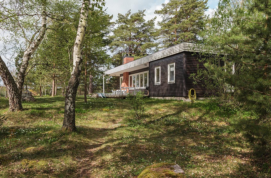 A Mid-Century Modern house in Sweden with 4 bedrooms in 1,130 sq ft. | | www.facebook.com/SmallHouseBliss