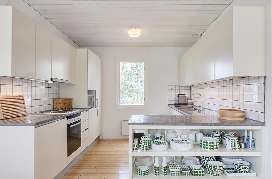 A Mid-Century Modern house in Sweden with 4 bedrooms in 1,130 sq ft. | | www.facebook.com/SmallHouseBliss