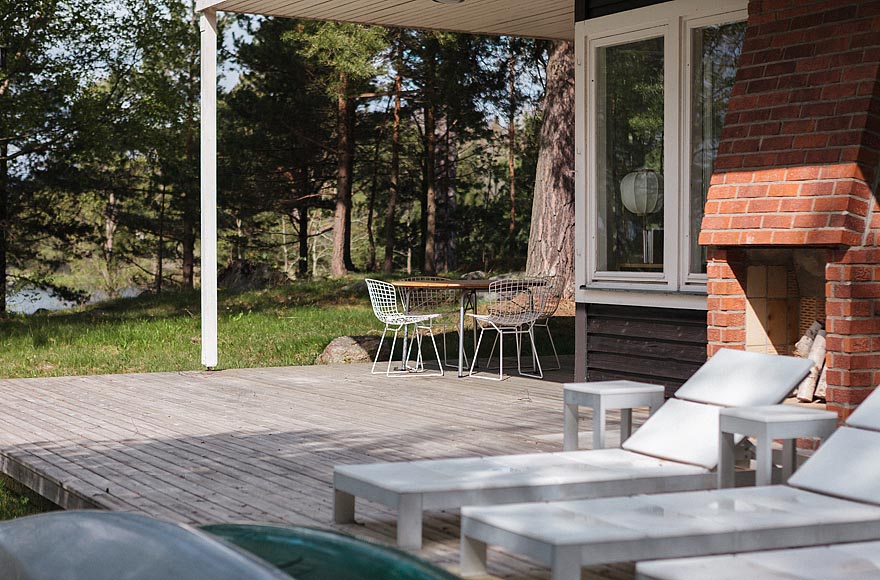 A Mid-Century Modern house in Sweden with 4 bedrooms in 1,130 sq ft. | | www.facebook.com/SmallHouseBliss