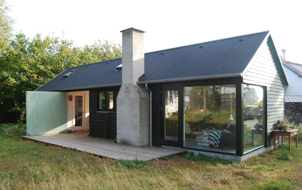 The Længehuset, a modular vacation house from Denmark with 2 bedrooms in 592 sq ft. | www.facebook.com/SmallHouseBliss