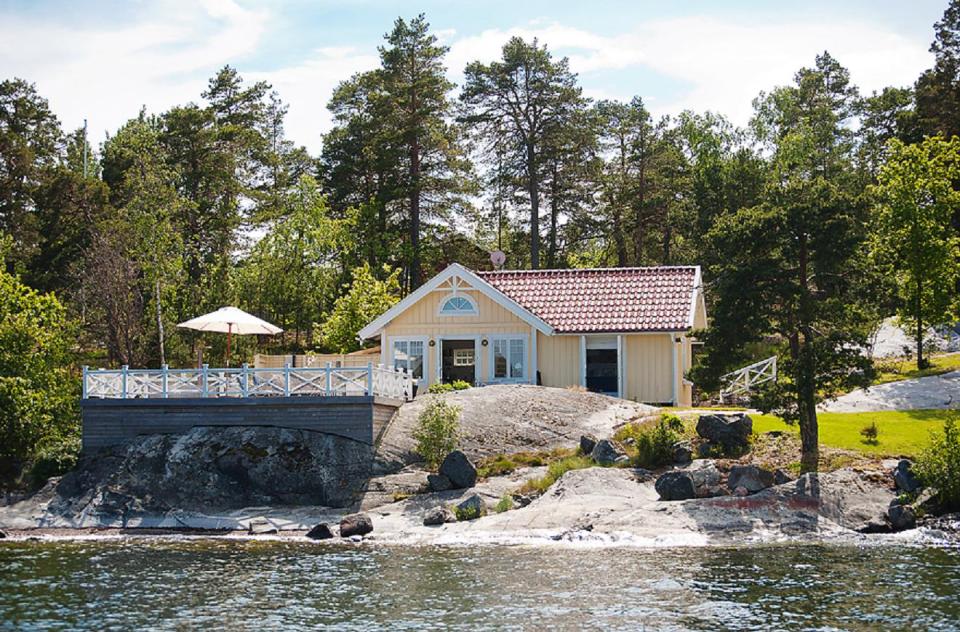 A small cottage in Sweden with 1 bedroom and sleeping loft in 538 sq ft. | www.facebook.com/SmallHouseBliss