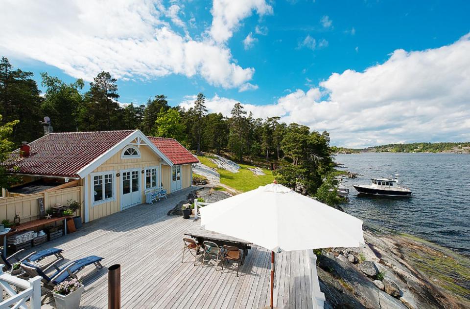 A small cottage in Sweden with 1 bedroom and sleeping loft in 538 sq ft. | www.facebook.com/SmallHouseBliss