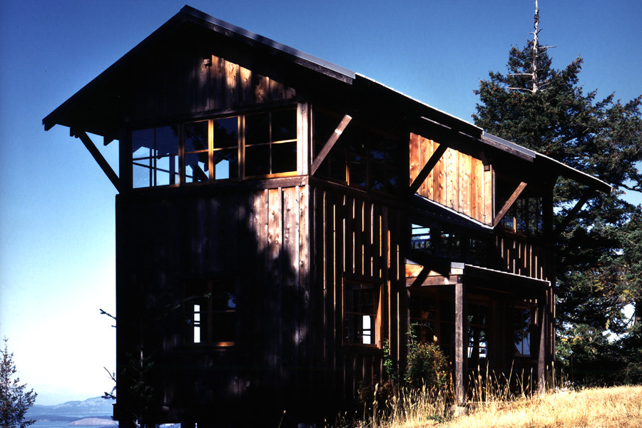 Reminiscent of forest fire lookout towers, this 672 sq ft cabin has two separate sleeping lofts. | www.facebook.com/SmallHouseBliss