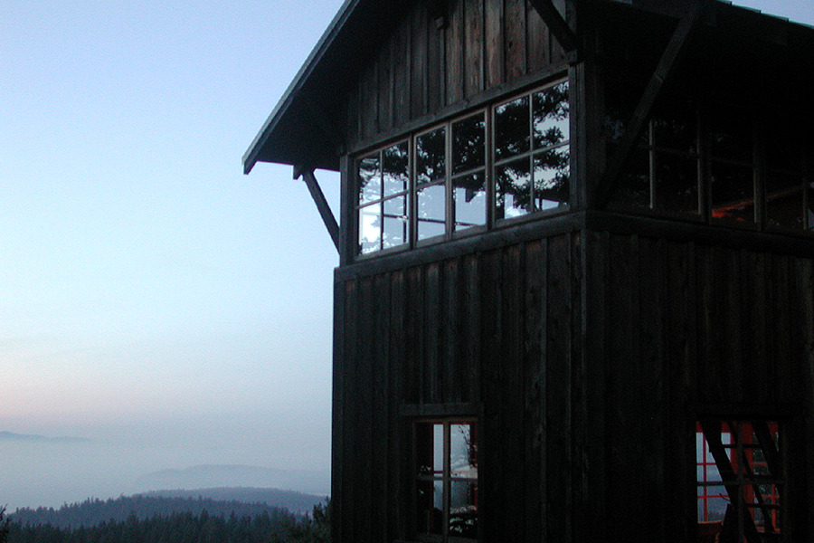 Reminiscent of forest fire lookout towers, this 672 sq ft cabin has two separate sleeping lofts. | www.facebook.com/SmallHouseBliss