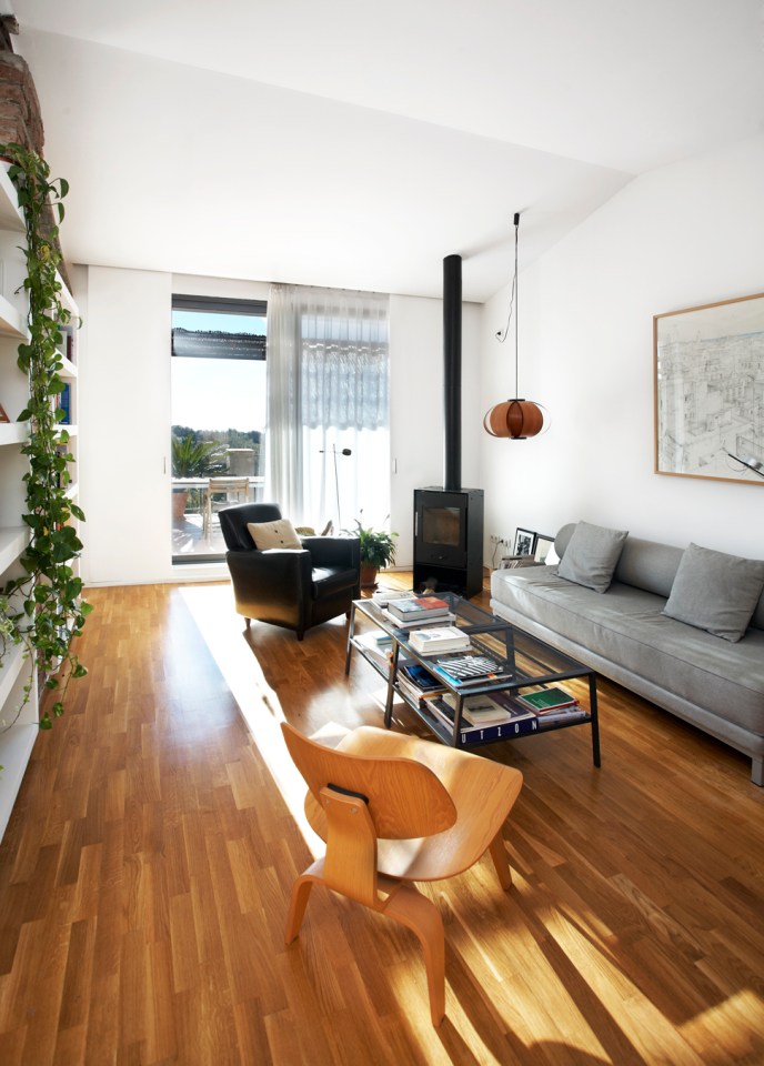 An old stable in Spain was turned into a small house with 1 bedroom in 592 sq ft. | www.facebook.com/SmallHouseBliss