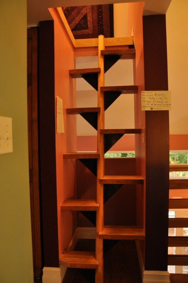 This shingled backyard cottage has 1 bedroom and a small office in 799 sq ft. | www.facebook.com/SmallHouseBliss