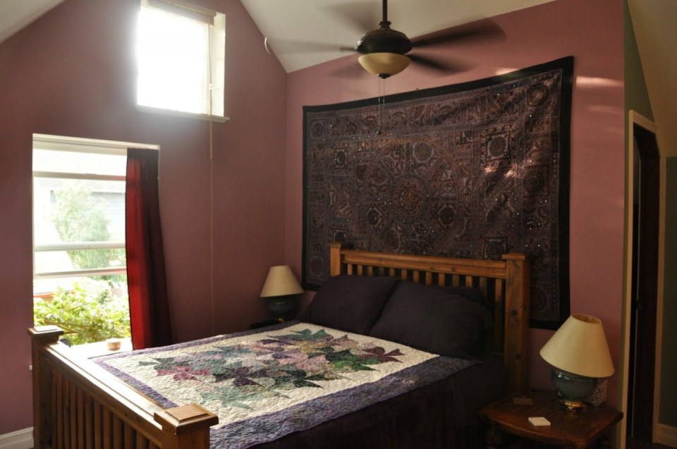 This shingled backyard cottage has 1 bedroom and a small office in 799 sq ft. | www.facebook.com/SmallHouseBliss