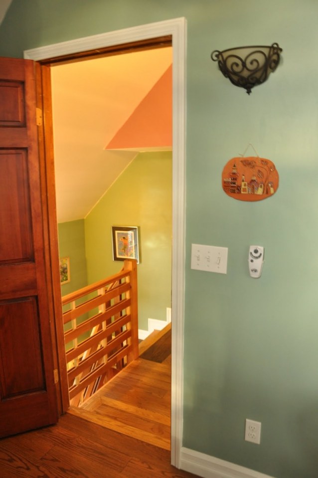 This shingled backyard cottage has 1 bedroom and a small office in 799 sq ft. | www.facebook.com/SmallHouseBliss