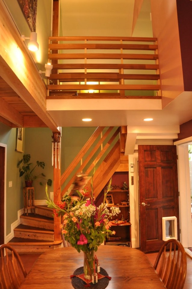 This shingled backyard cottage has 1 bedroom and a small office in 799 sq ft. | www.facebook.com/SmallHouseBliss