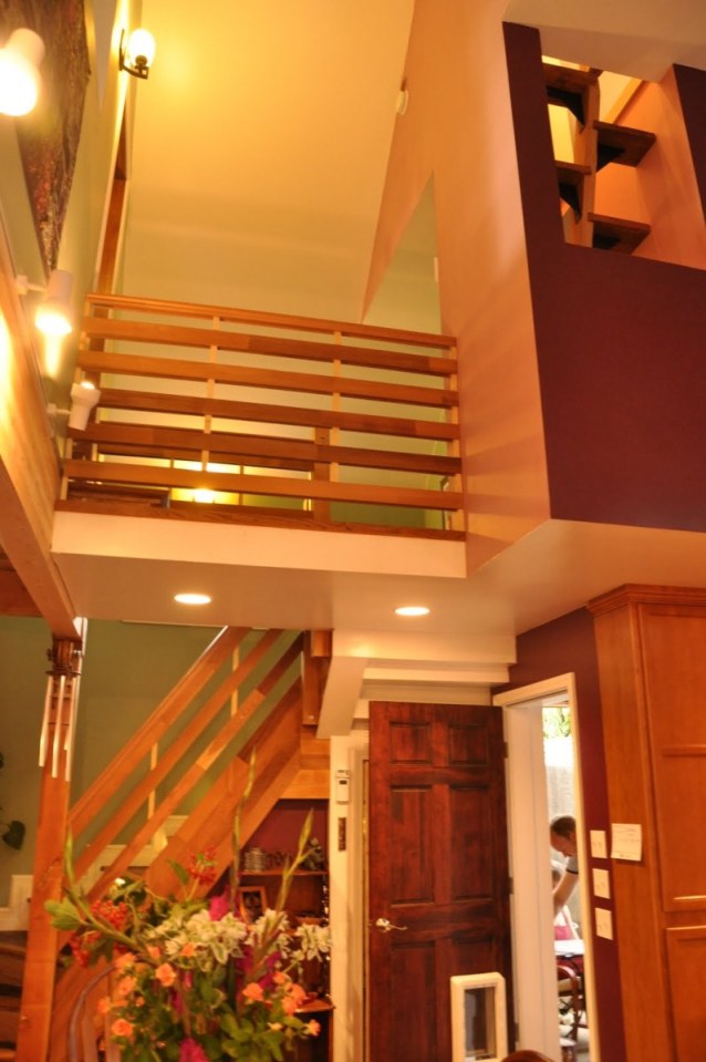 This shingled backyard cottage has 1 bedroom and a small office in 799 sq ft. | www.facebook.com/SmallHouseBliss