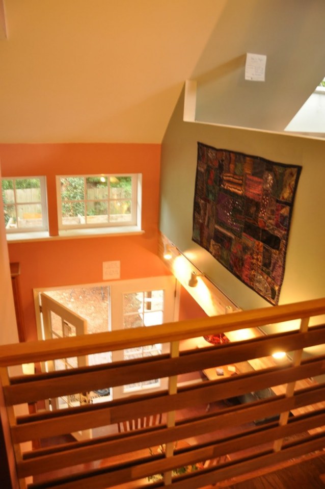 This shingled backyard cottage has 1 bedroom and a small office in 799 sq ft. | www.facebook.com/SmallHouseBliss