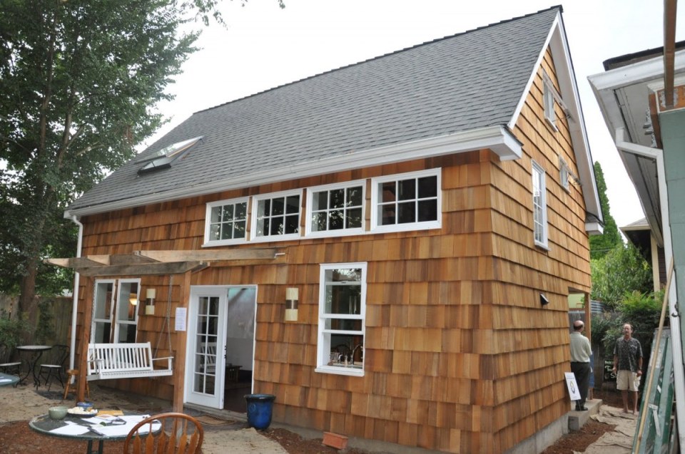 This shingled backyard cottage has 1 bedroom and a small office in 799 sq ft. | www.facebook.com/SmallHouseBliss