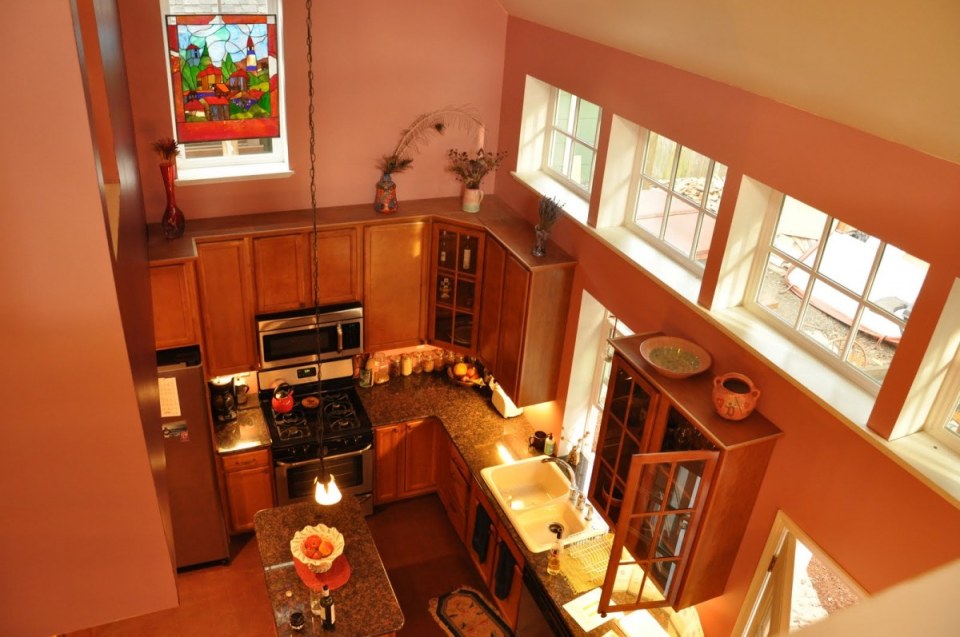 This shingled backyard cottage has 1 bedroom and a small office in 799 sq ft. | www.facebook.com/SmallHouseBliss