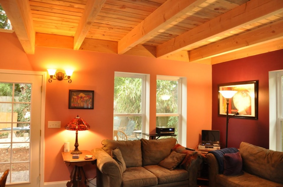 This shingled backyard cottage has 1 bedroom and a small office in 799 sq ft. | www.facebook.com/SmallHouseBliss