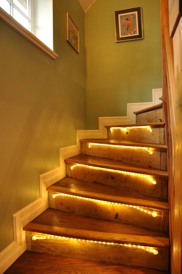 This shingled backyard cottage has 1 bedroom and a small office in 799 sq ft. | www.facebook.com/SmallHouseBliss