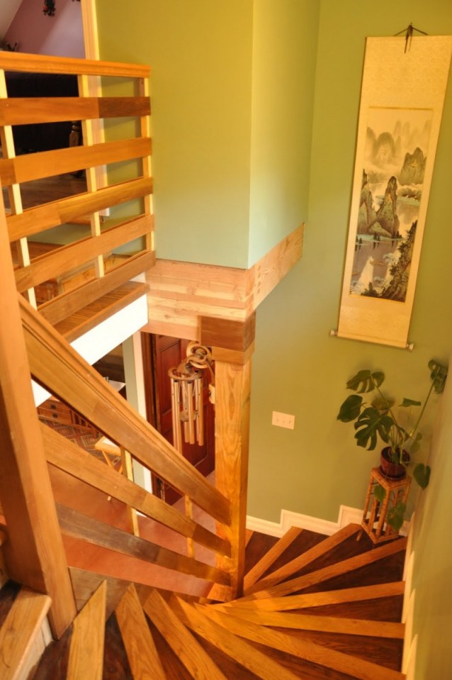 This shingled backyard cottage has 1 bedroom and a small office in 799 sq ft. | www.facebook.com/SmallHouseBliss