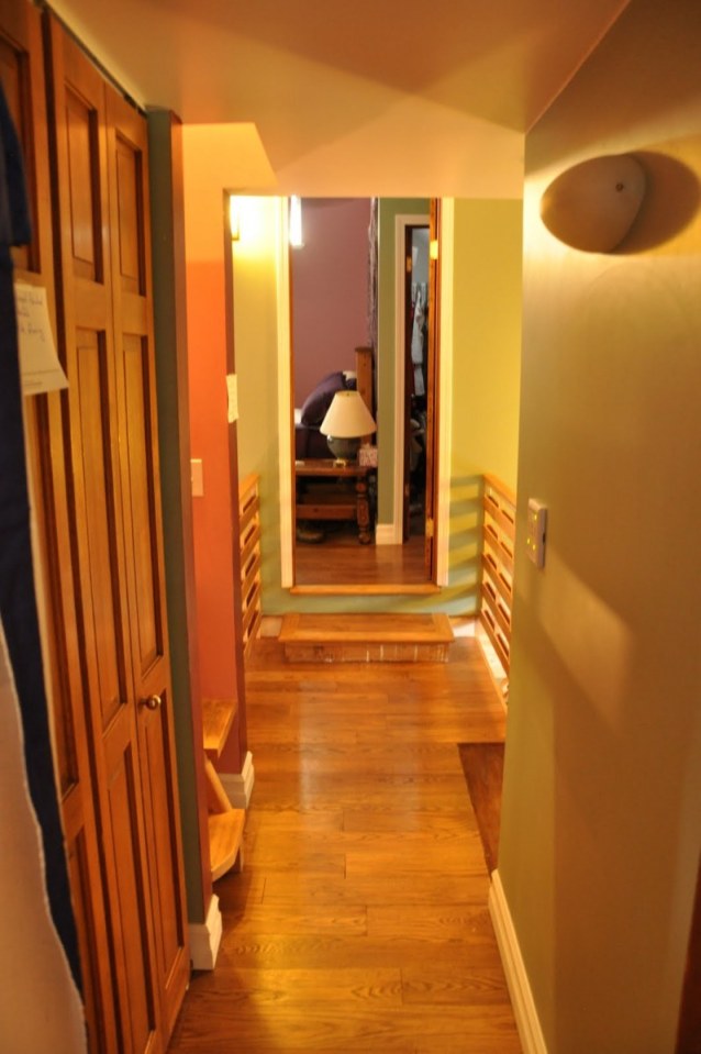 This shingled backyard cottage has 1 bedroom and a small office in 799 sq ft. | www.facebook.com/SmallHouseBliss