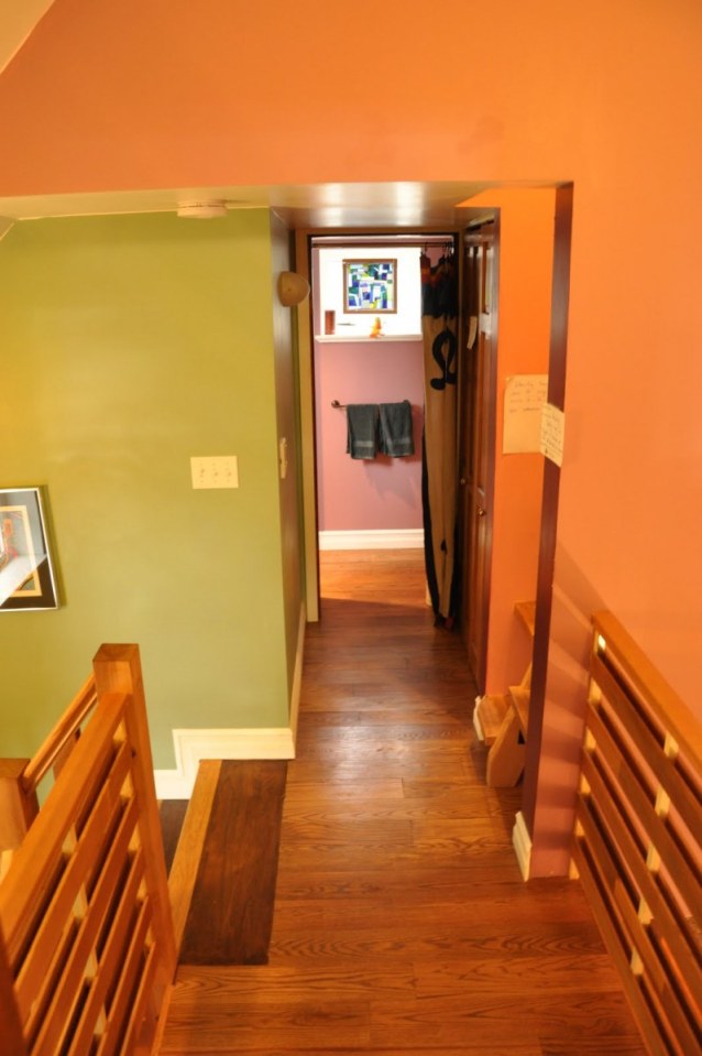 This shingled backyard cottage has 1 bedroom and a small office in 799 sq ft. | www.facebook.com/SmallHouseBliss