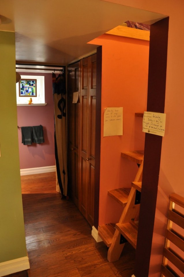 This shingled backyard cottage has 1 bedroom and a small office in 799 sq ft. | www.facebook.com/SmallHouseBliss