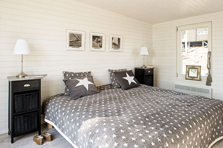 These modern vacation cottages in Sweden have 3 bedrooms in 904 sq ft. | www.facebook.com/SmallHouseBliss