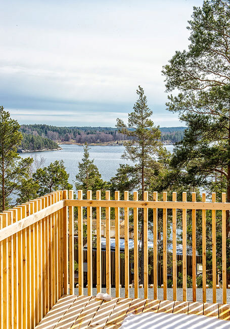 These modern vacation cottages in Sweden have 3 bedrooms in 904 sq ft. | www.facebook.com/SmallHouseBliss