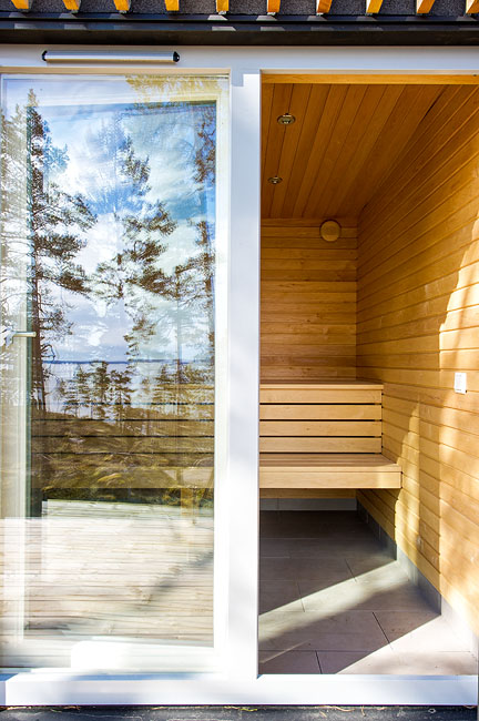 These modern vacation cottages in Sweden have 3 bedrooms in 904 sq ft. | www.facebook.com/SmallHouseBliss