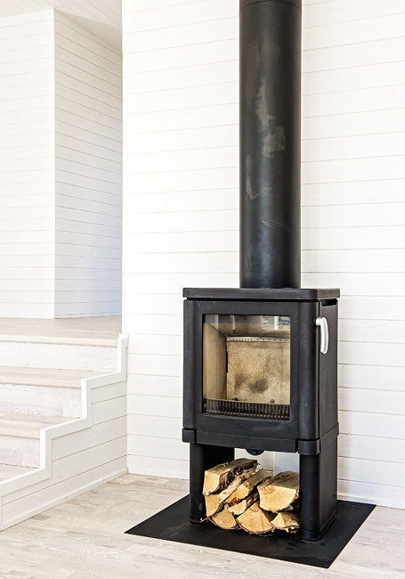 These modern vacation cottages in Sweden have 3 bedrooms in 904 sq ft. | www.facebook.com/SmallHouseBliss