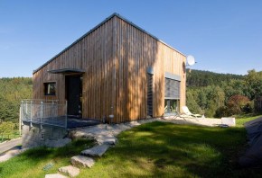 The reverse floor plan allows the living area of this small house to have southern exposure. It has 2 bedrooms in 936 sq ft. | www.facebook.com/SmallHouseBliss