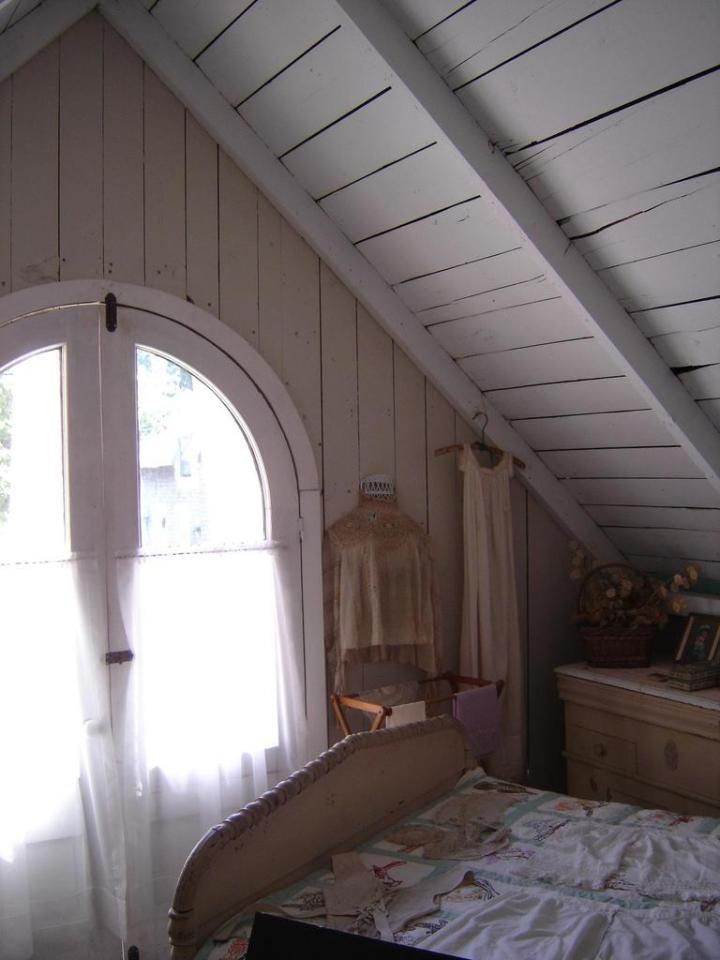 Cottage at Wesleyan Grove, a historic community on Martha's Vineyard. | www.facebook.com/SmallHouseBliss