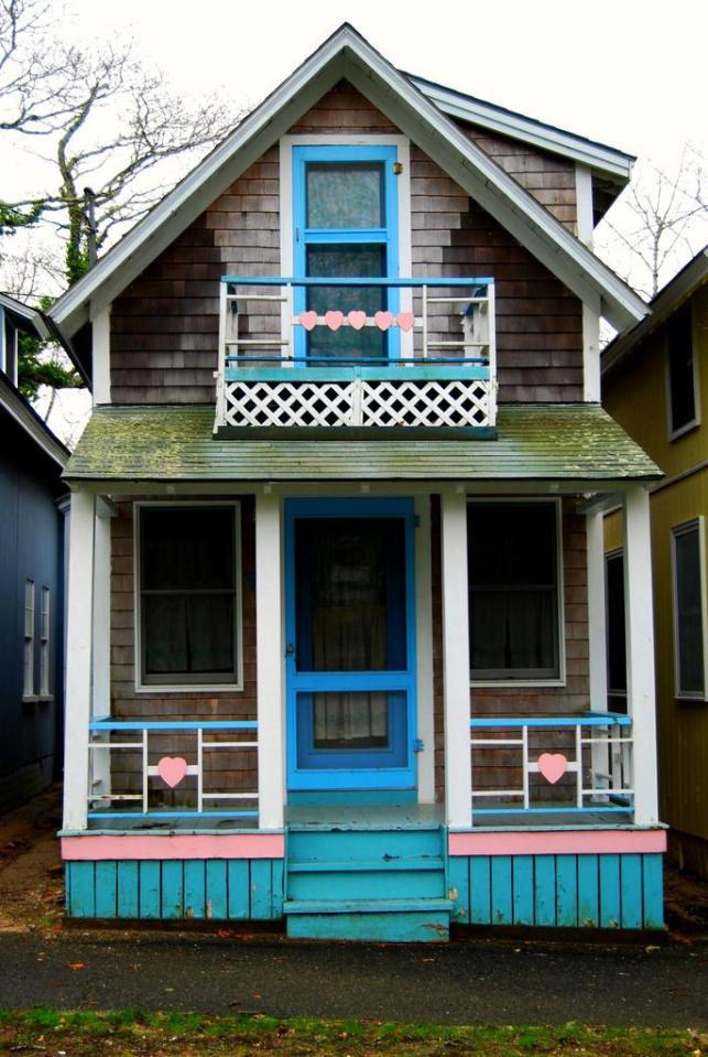 Cottage at Wesleyan Grove, a historic community on Martha's Vineyard. | www.facebook.com/SmallHouseBliss