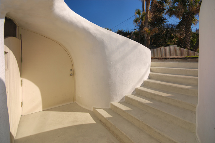 The Dune House, an earth-sheltered duplex. Each unit has 1 bedroom in 750 sq ft. | www.facebook.com/SmallHouseBliss