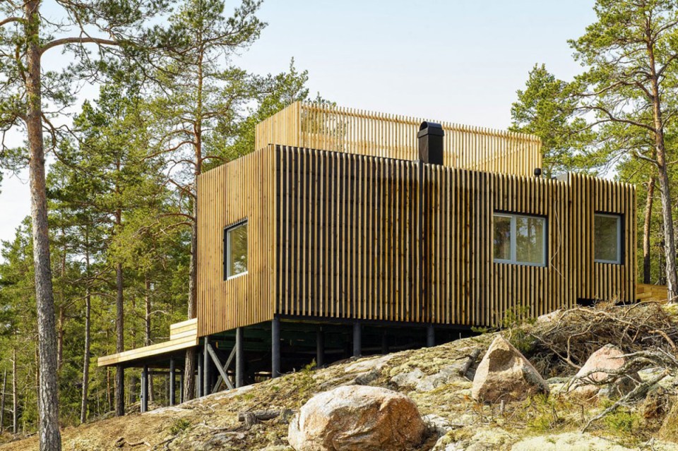 These modern vacation cottages in Sweden have 3 bedrooms in 904 sq ft. | www.facebook.com/SmallHouseBliss