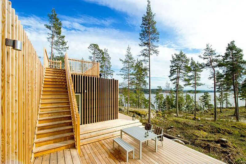 These modern vacation cottages in Sweden have 3 bedrooms in 904 sq ft. | www.facebook.com/SmallHouseBliss