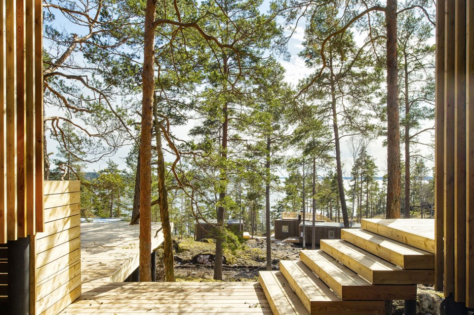 These modern vacation cottages in Sweden have 3 bedrooms in 904 sq ft. | www.facebook.com/SmallHouseBliss