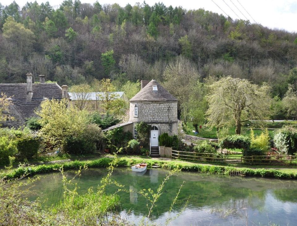 The Chalford Roundhouse, a small stone tower built in the 1790's to house a canal worker's family. | www.facebook.com/SmallHouseBliss